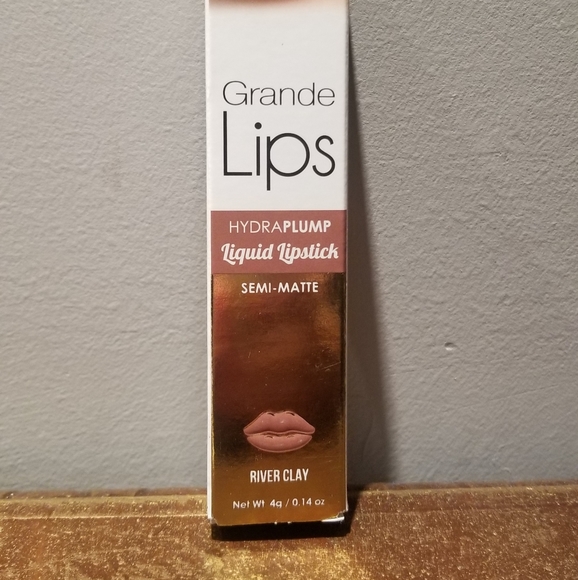 Grande Lips Liquid Lipstick - Picture 1 of 3